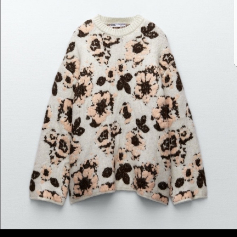 NWT size M Zara white with pink floral jacquard sweater, soft and thick
